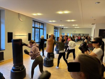 selbstverteidigung-frauen-firmen-muenchen